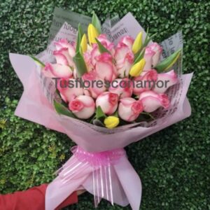 Bouquete de rosas y tulipanes.