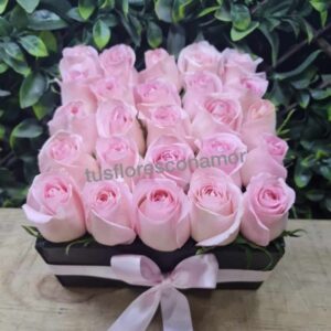 Caja de rosas rosas