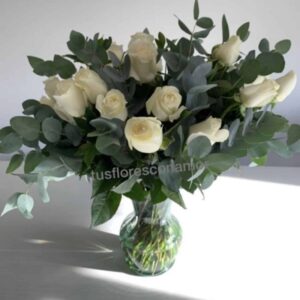 Florero de rosas