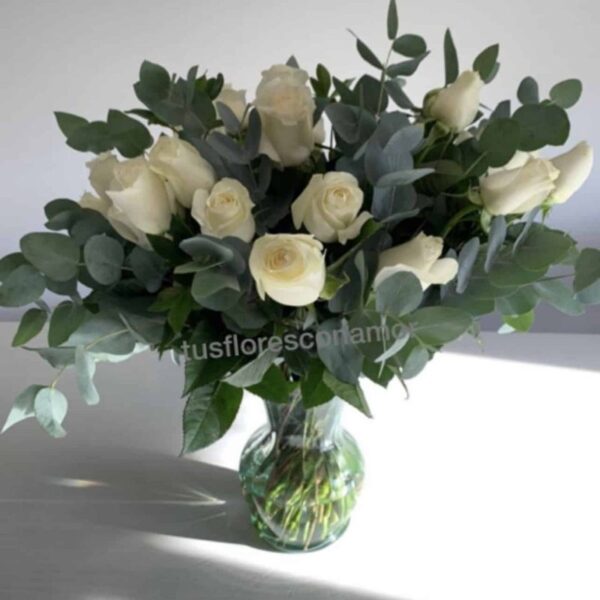 Florero de rosas