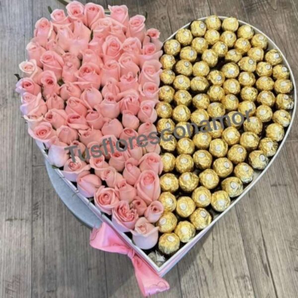 Corazón grande de rosas y chocolates